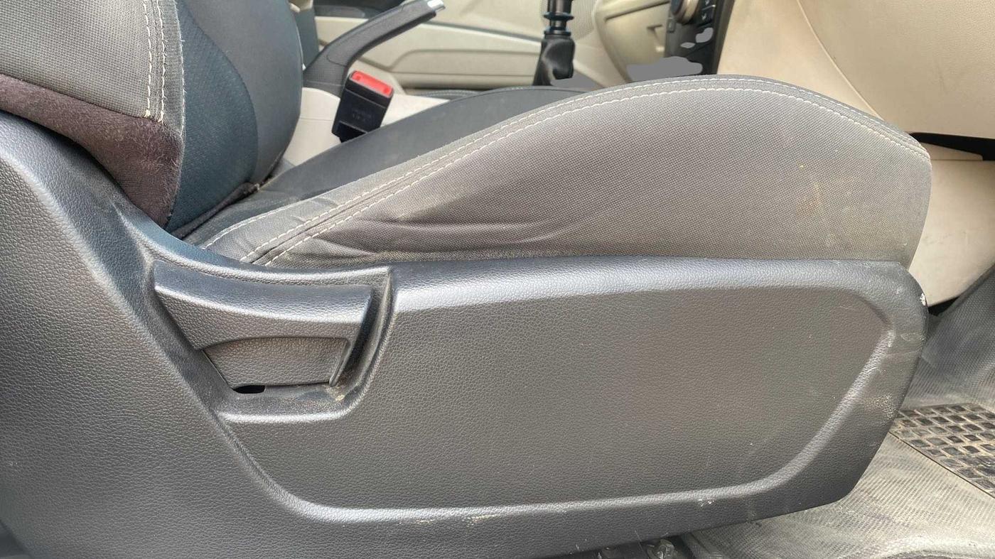 2019 Mahindra XUV300 W6 1.5 DIESEL, Diesel, Manual, 56,954 km, Driver Side Adjustment Panel