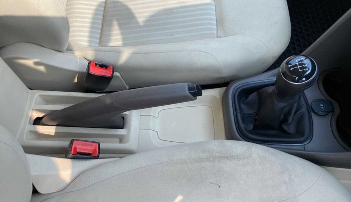 2015 Volkswagen Vento COMFORTLINE 1.6, Petrol, Manual, 23,808 km, Gear Lever