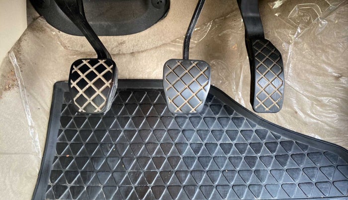 2015 Volkswagen Vento COMFORTLINE 1.6, Petrol, Manual, 23,808 km, Pedals