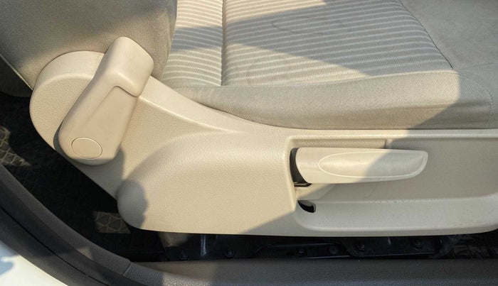 2015 Volkswagen Vento COMFORTLINE 1.6, Petrol, Manual, 23,808 km, Driver Side Adjustment Panel