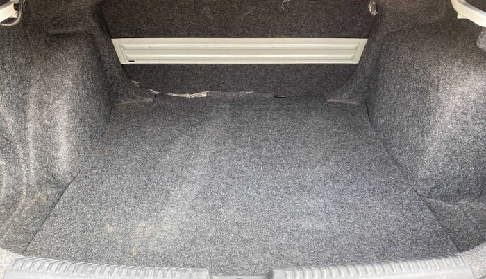 2015 Volkswagen Vento COMFORTLINE 1.6, Petrol, Manual, 23,808 km, Boot Inside