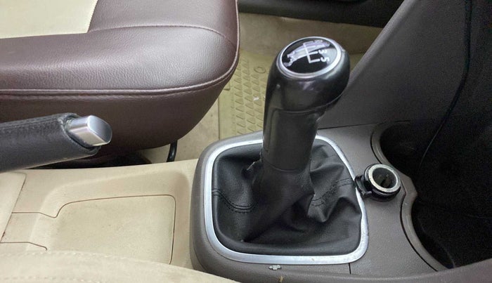 2012 Volkswagen Vento HIGHLINE 1.6 MPI, Petrol, Manual, 54,097 km, Gear Lever