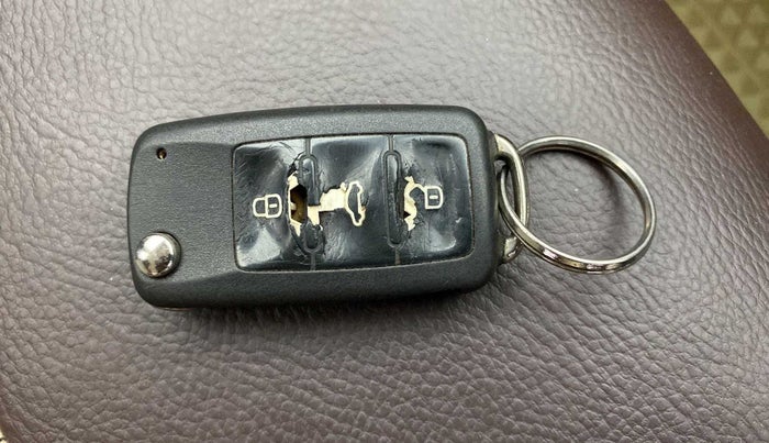 2012 Volkswagen Vento HIGHLINE 1.6 MPI, Petrol, Manual, 54,097 km, Key Close Up