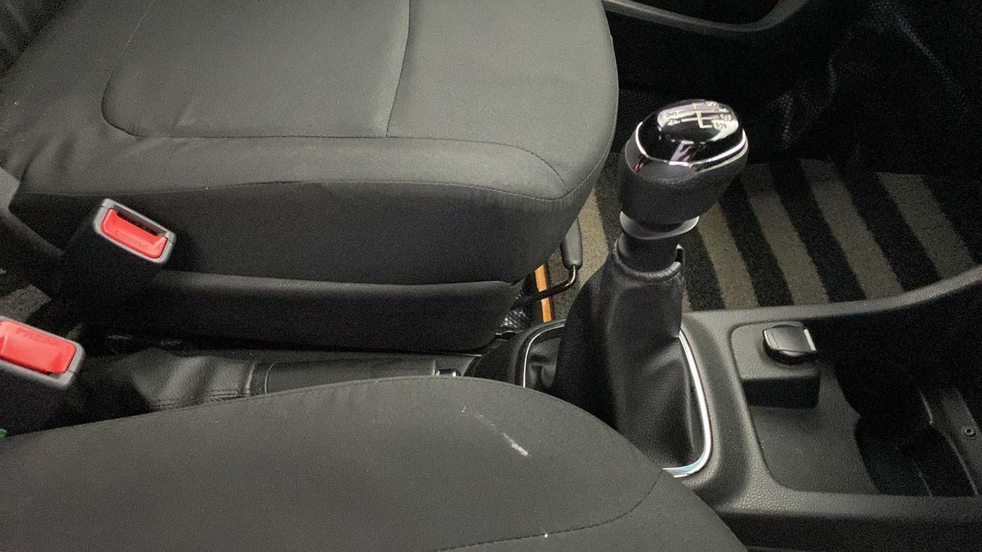 2018 Renault Kwid RXT 1.0 (O), Petrol, Manual, 21,504 km, Gear Lever