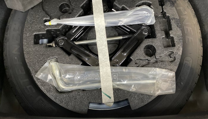 2025 Mahindra XUV 3XO MX2 Pro 1.2 L TCMPFi, Petrol, Manual, 8,725 km, Spare Tyre