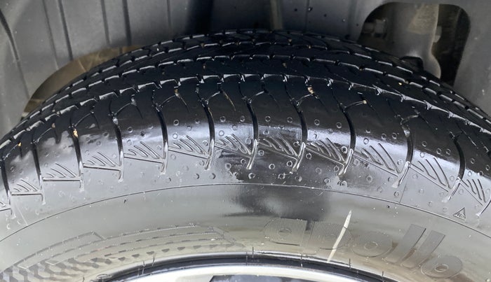 2025 Mahindra XUV 3XO MX2 Pro 1.2 L TCMPFi, Petrol, Manual, 8,725 km, Right Rear Tyre Tread