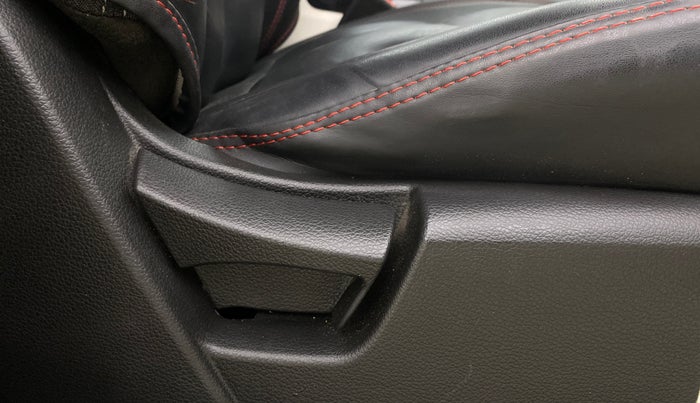 2025 Mahindra XUV 3XO MX2 Pro 1.2 L TCMPFi, Petrol, Manual, 8,725 km, Driver Side Adjustment Panel