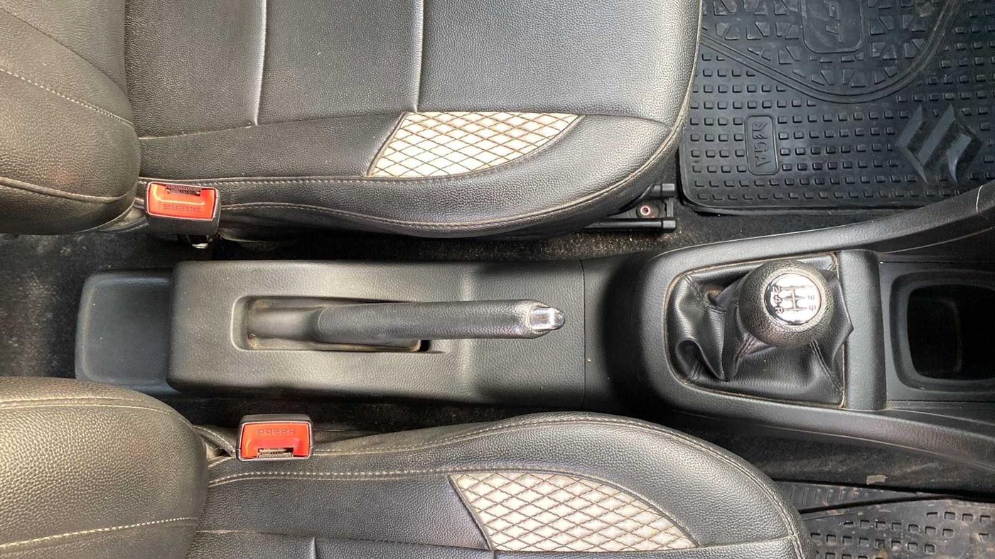 2016 Maruti Swift VXI, Petrol, Manual, 1,02,437 km, Gear Lever