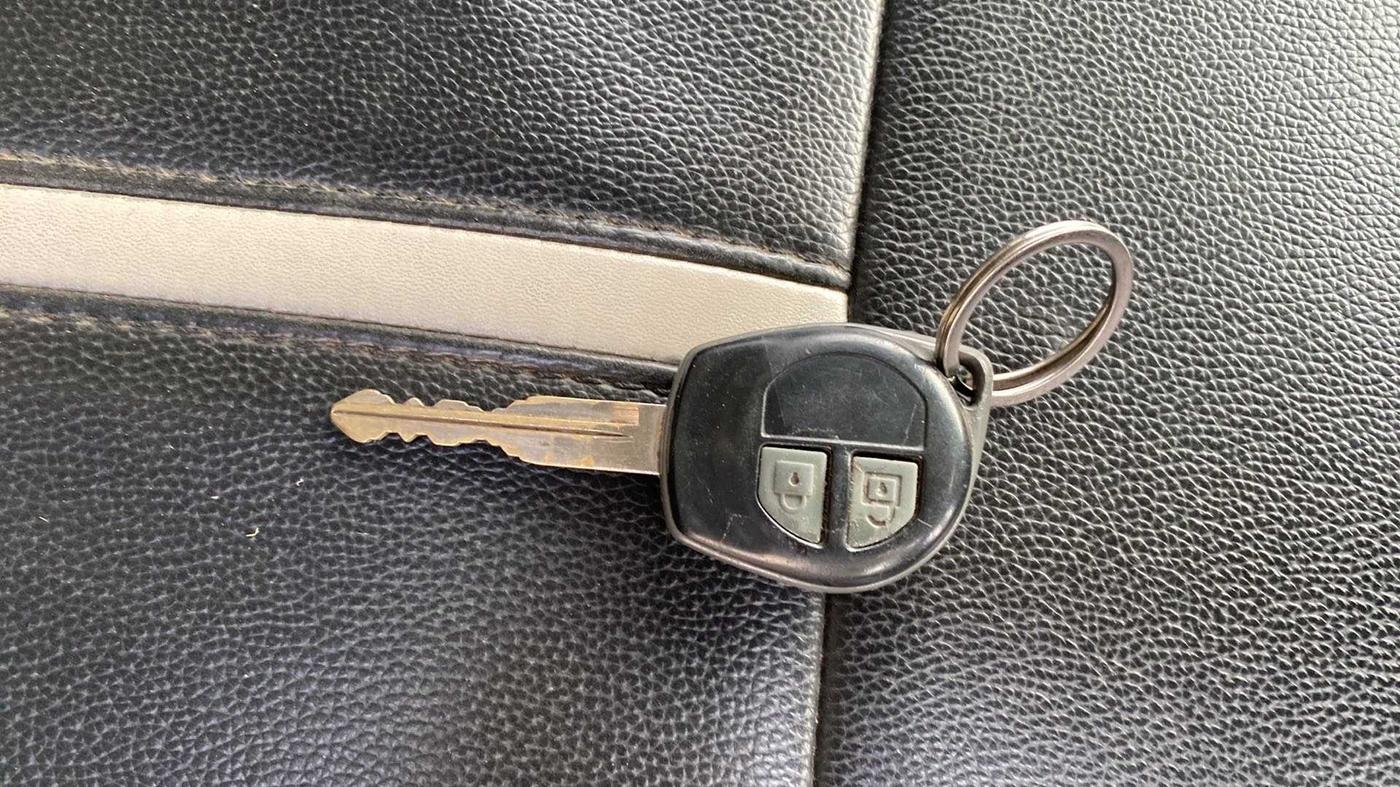 2016 Maruti Swift VXI, Petrol, Manual, 1,02,437 km, Key Close Up