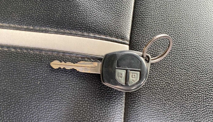 2016 Maruti Swift VXI, Petrol, Manual, 1,02,437 km, Key Close Up