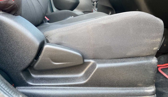 2023 Renault Kwid RXT 1.0, Petrol, Manual, 467 km, Driver Side Adjustment Panel