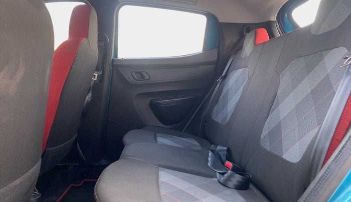 2023 Renault Kwid RXT 1.0, Petrol, Manual, 467 km, Right Side Rear Door Cabin