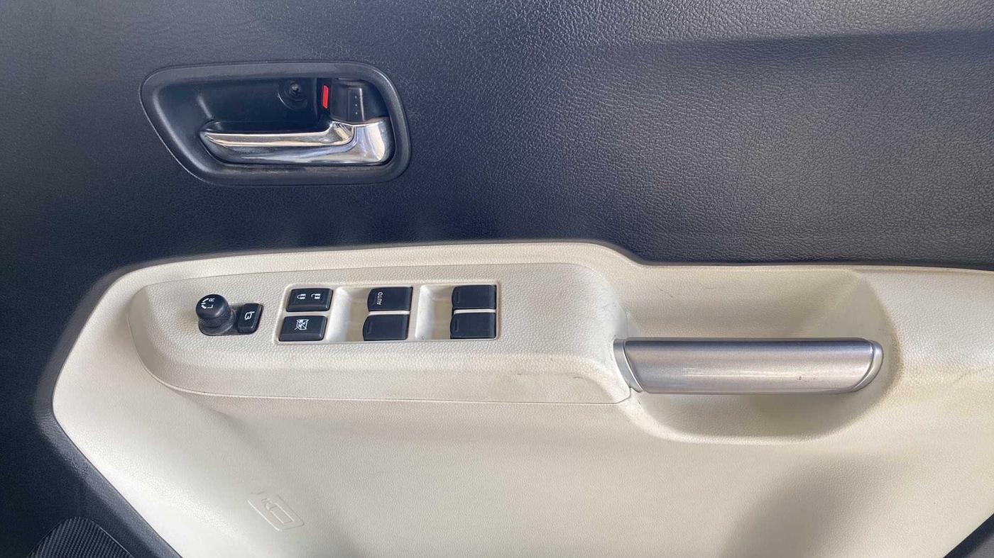 2022 Maruti IGNIS ZETA 1.2, Petrol, Manual, 8,270 km, Driver Side Door Panels Control