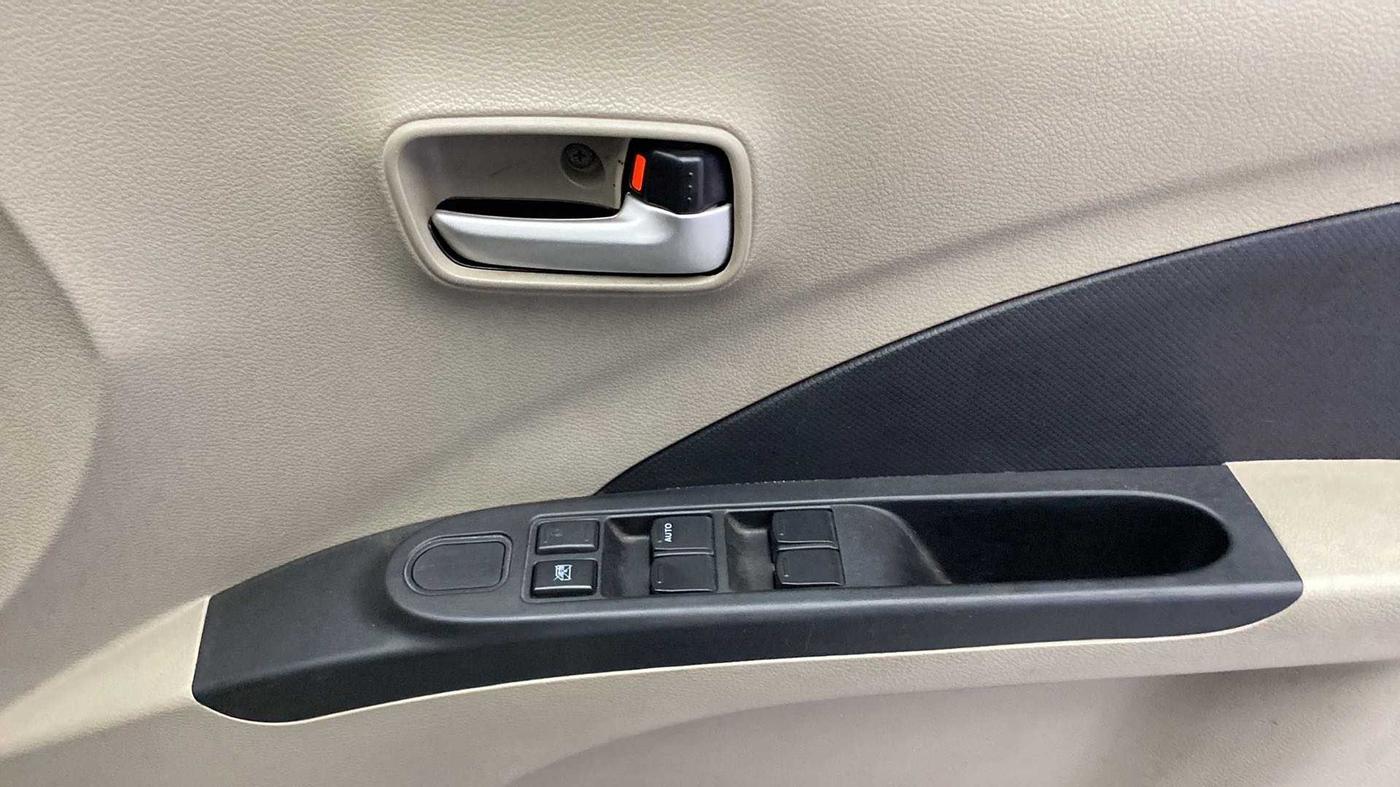 2017 Maruti Celerio VXI, Petrol, Manual, 81,457 km, Driver Side Door Panels Control