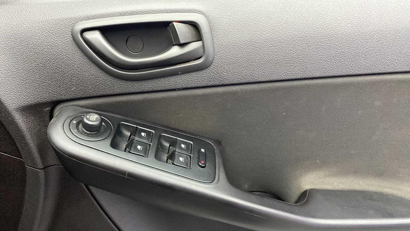 2016 Tata Bolt XM REVOTRON, Petrol, Manual, 87,683 km, Driver Side Door Panels Control