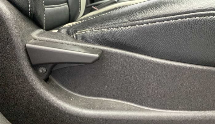 2016 Tata Bolt XM REVOTRON, Petrol, Manual, 87,683 km, Driver Side Adjustment Panel