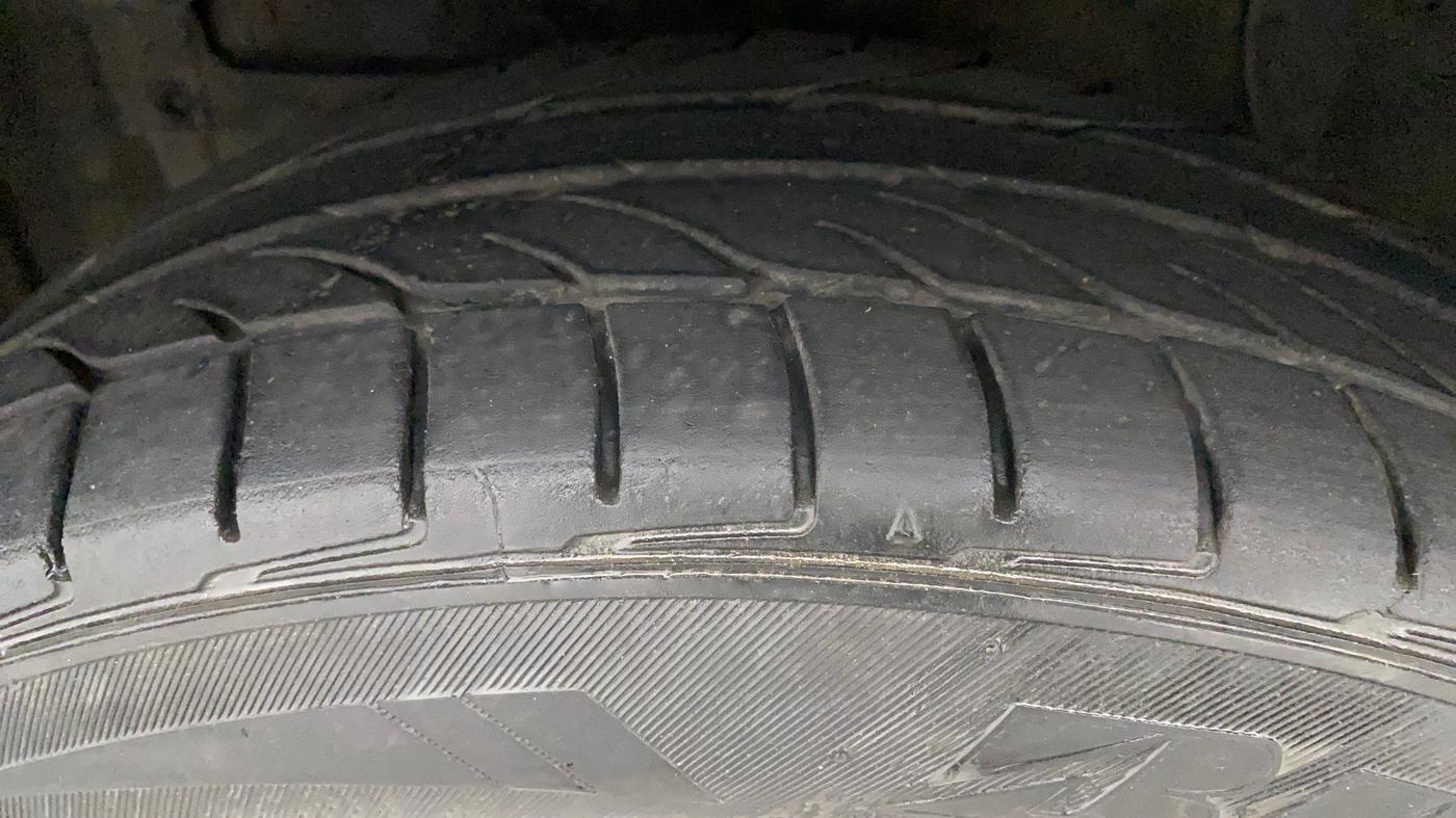 2017 Maruti S Cross ZETA 1.3, Diesel, Manual, 85,432 km, Left Front Tyre Tread