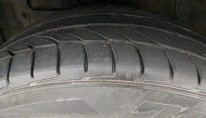 2017 Maruti S Cross ZETA 1.3, Diesel, Manual, 85,432 km, Left Front Tyre Tread