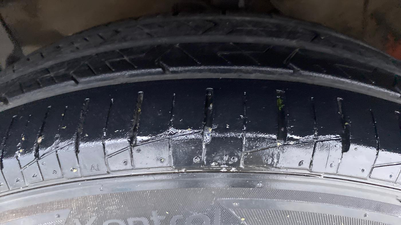 2011 Maruti Swift VXI D, Petrol, Manual, 55,215 km, Left Front Tyre Tread