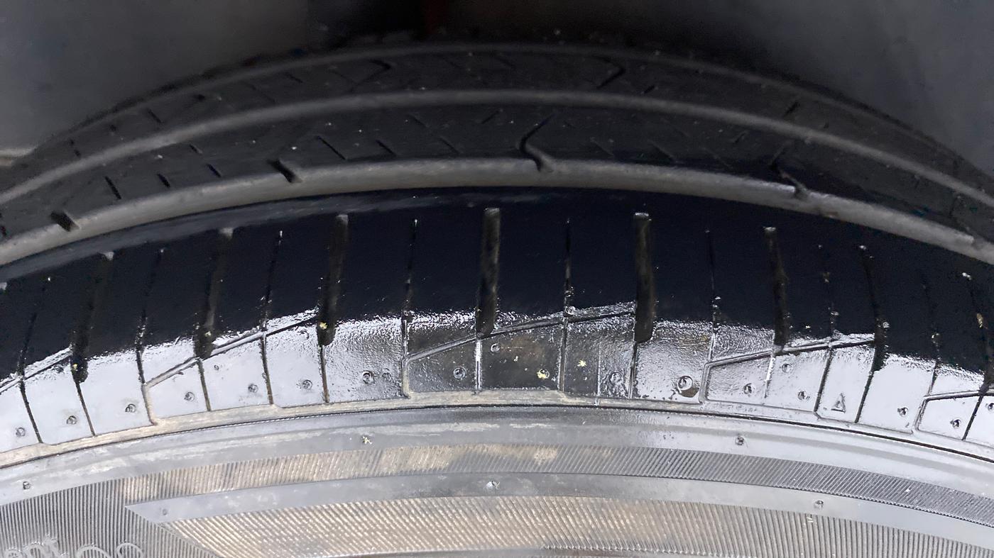 2011 Maruti Swift VXI D, Petrol, Manual, 55,215 km, Right Rear Tyre Tread