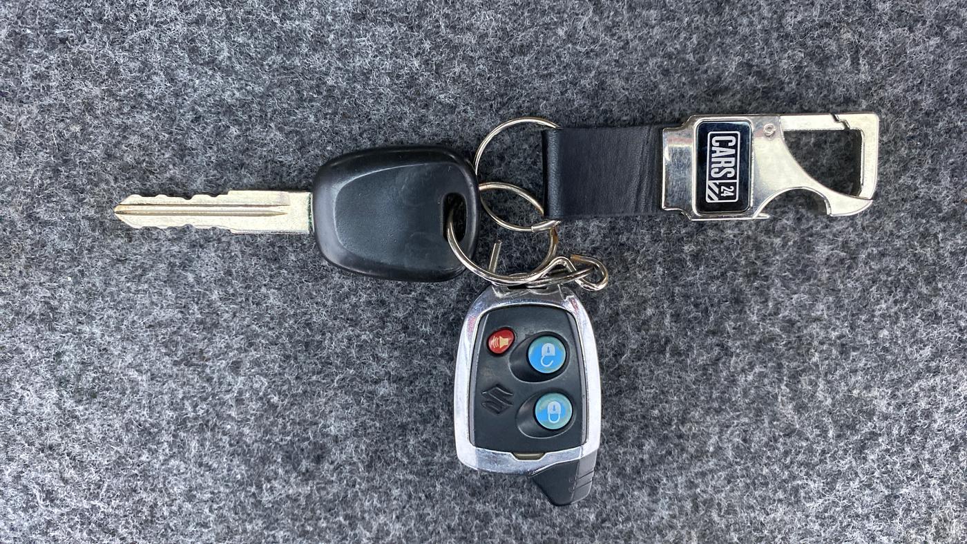 2011 Maruti Swift VXI D, Petrol, Manual, 55,215 km, Key Close Up