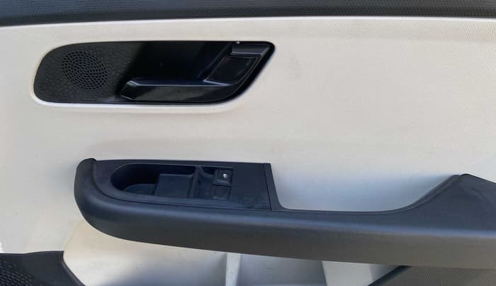 2023 Tata ALTROZ XE PLUS PETROL, Petrol, Manual, 5,784 km, Driver Side Door Panels Control