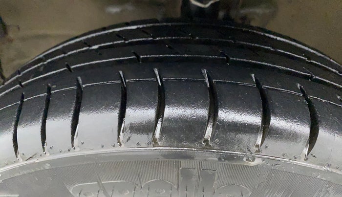 2016 Maruti Wagon R 1.0 VXI AMT, Petrol, Automatic, 35,899 km, Left Front Tyre Tread