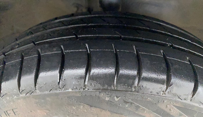 2016 Maruti Wagon R 1.0 VXI AMT, Petrol, Automatic, 35,899 km, Right Front Tyre Tread