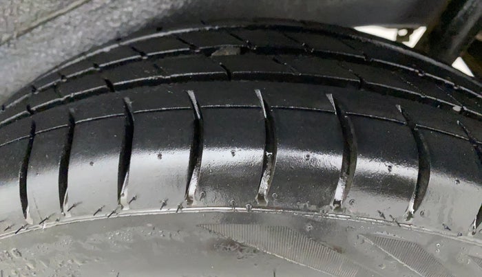 2016 Maruti Wagon R 1.0 VXI AMT, Petrol, Automatic, 35,899 km, Left Rear Tyre Tread
