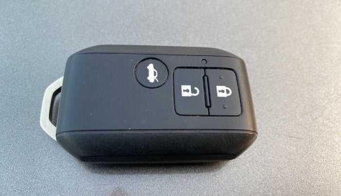 2022 Maruti Dzire ZXI CNG, CNG, Manual, 19,936 km, Key Close Up