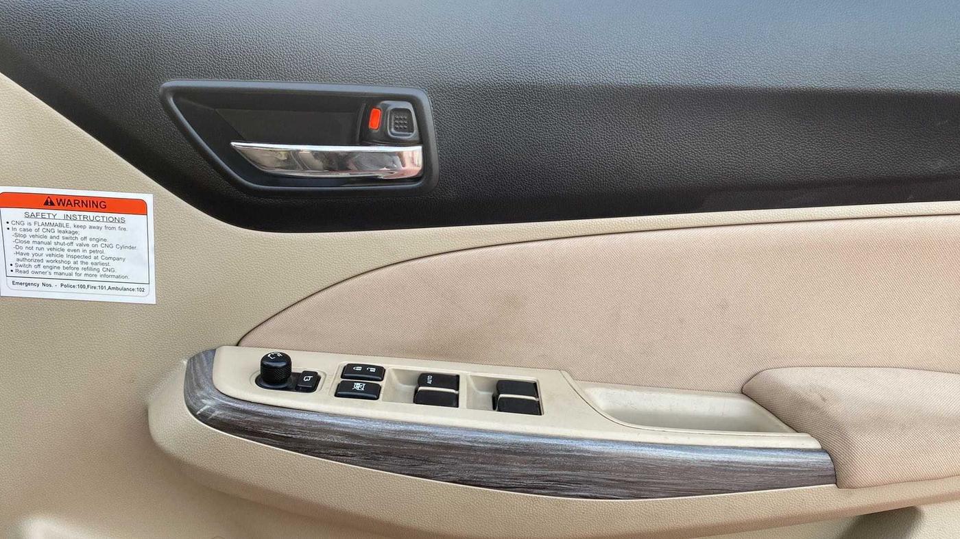 2022 Maruti Dzire ZXI CNG, CNG, Manual, 19,936 km, Driver Side Door Panels Control