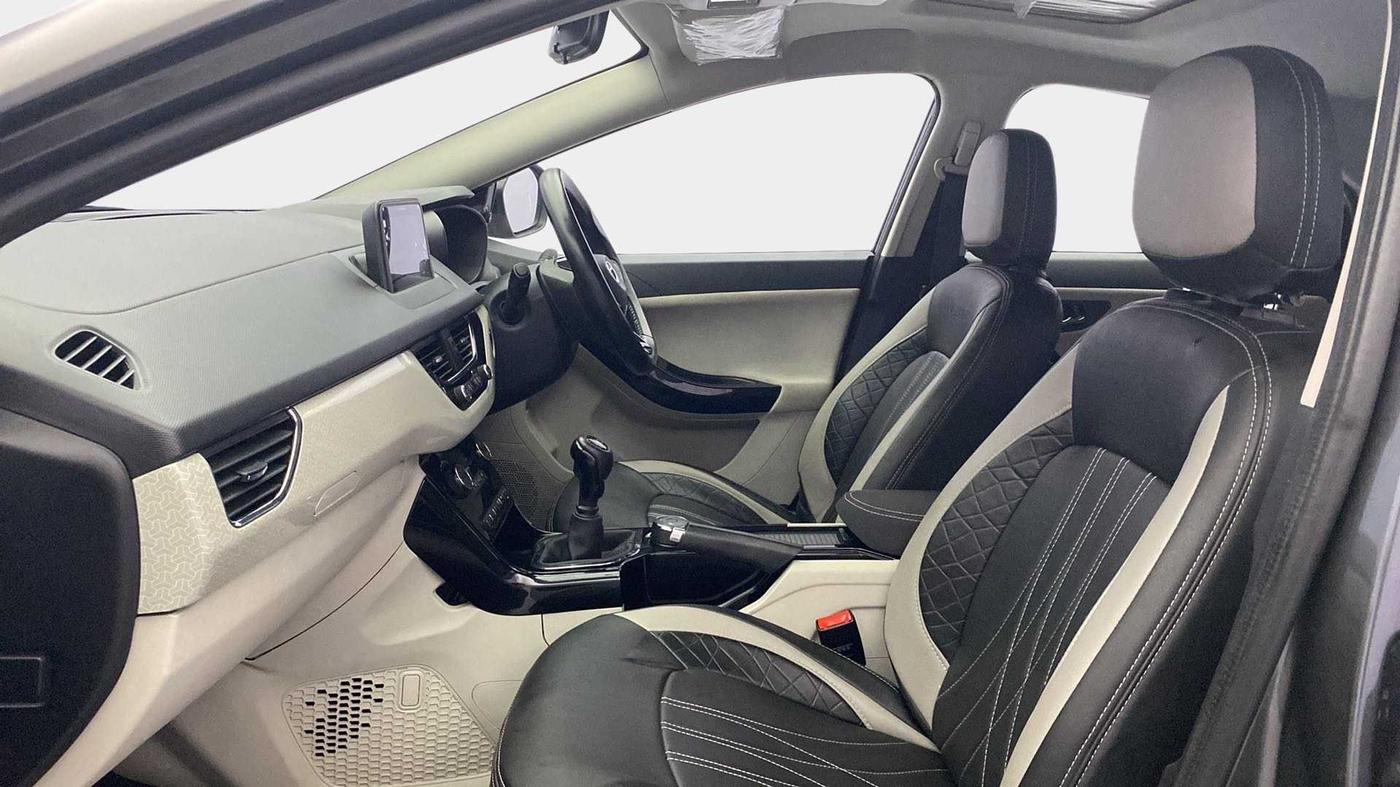 2021 Tata NEXON XZ PLUS PETROL SUNROOF, Petrol, Manual, 35,370 km, Right Side Front Door Cabin