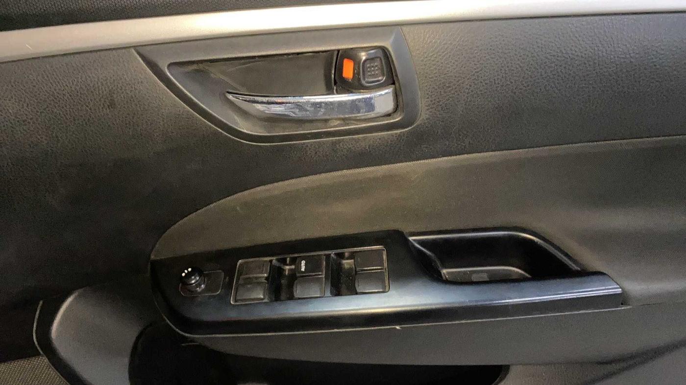 2013 Maruti Swift VXI, Petrol, Manual, 88,726 km, Driver Side Door Panels Control