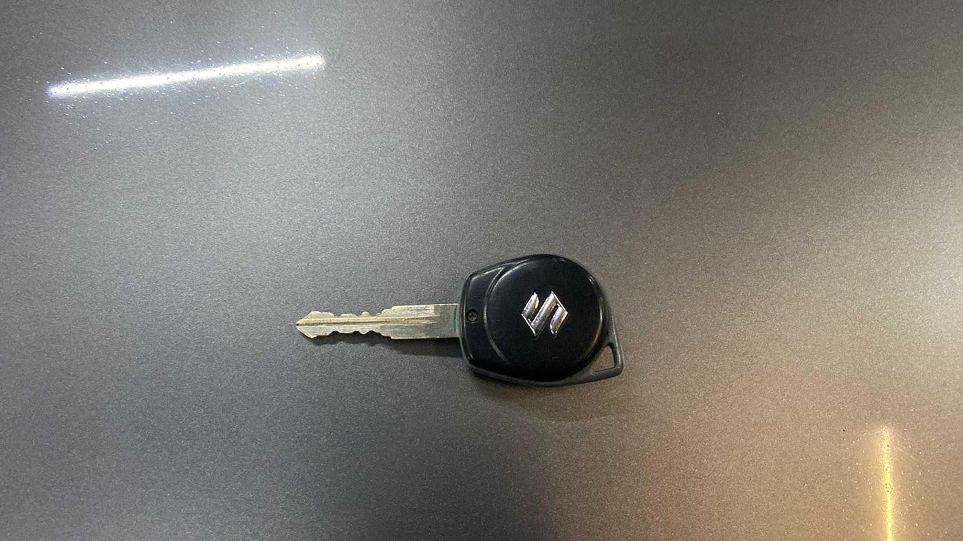 2013 Maruti Swift VXI, Petrol, Manual, 88,726 km, Key Close Up