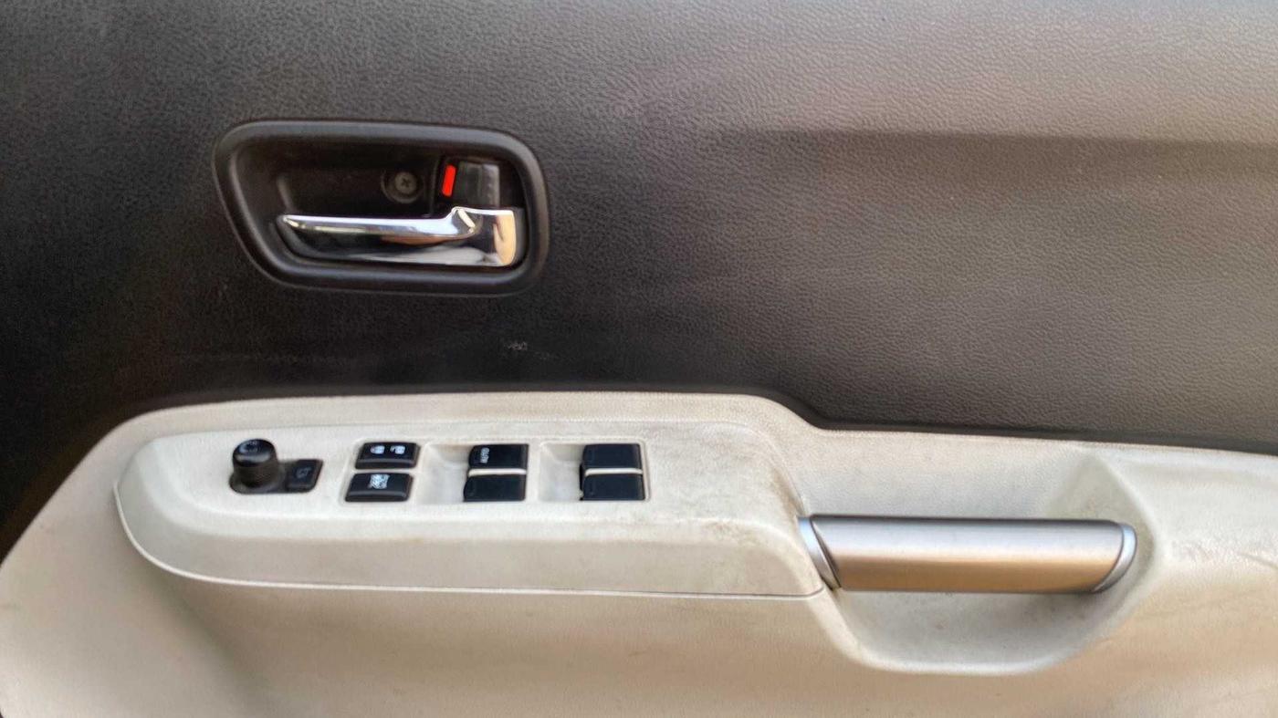 2018 Maruti IGNIS ZETA 1.2 AMT, CNG, Automatic, 68,028 km, Driver Side Door Panels Control