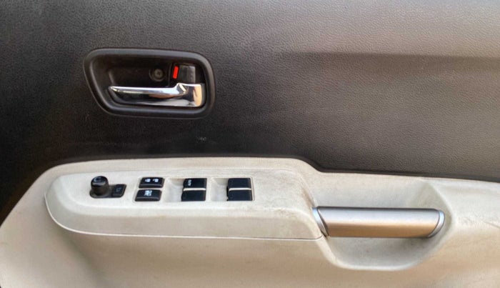 2018 Maruti IGNIS ZETA 1.2 AMT, CNG, Automatic, 68,028 km, Driver Side Door Panels Control