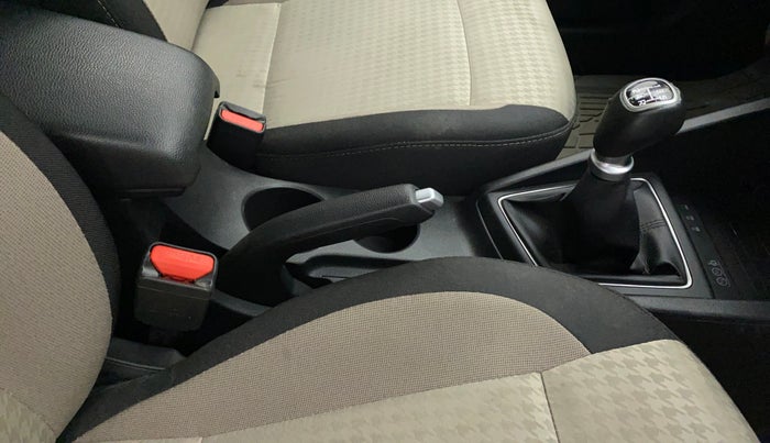 2019 Hyundai Elite i20 ASTA 1.2 (O), Petrol, Manual, 31,378 km, Gear Lever
