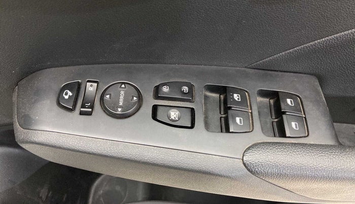 2018 Hyundai Verna 1.6 VTVT SX O, Petrol, Manual, 64,484 km, Driver Side Door Panels Control