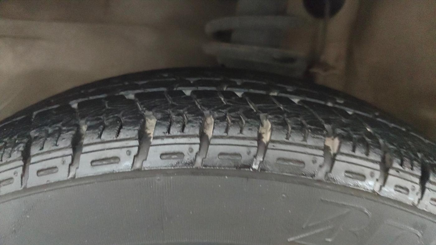 2018 Maruti Alto K10 VXI (O) AMT, Petrol, Automatic, 28,741 km, Left Front Tyre Tread