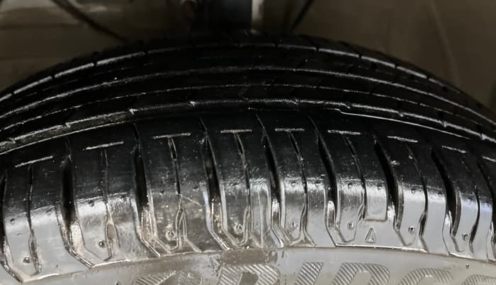 2025 Maruti Swift ZXi AMT, Petrol, Automatic, 11,156 km, Left Front Tyre Tread