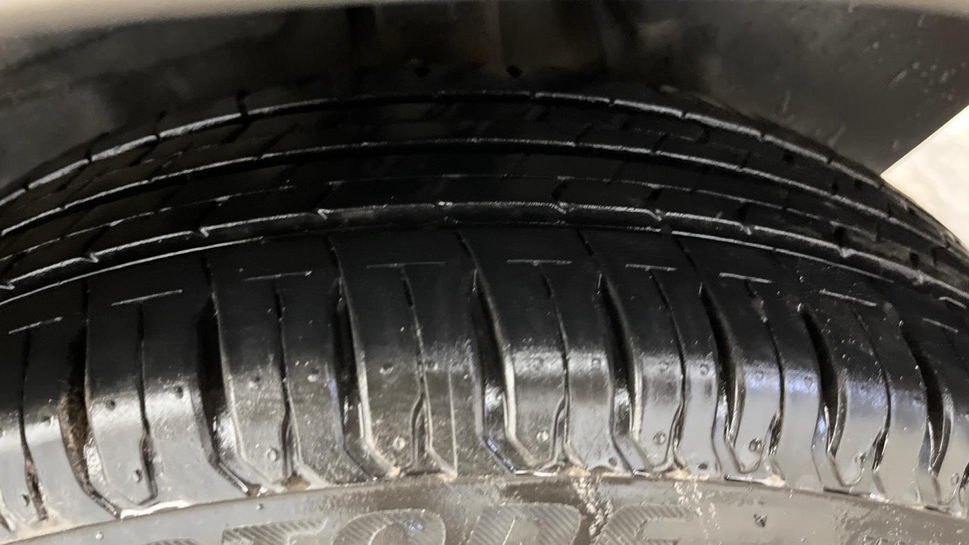 2025 Maruti Swift ZXi AMT, Petrol, Automatic, 11,156 km, Left Rear Tyre Tread