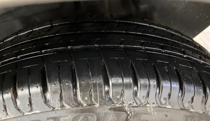 2025 Maruti Swift ZXi AMT, Petrol, Automatic, 11,156 km, Left Rear Tyre Tread