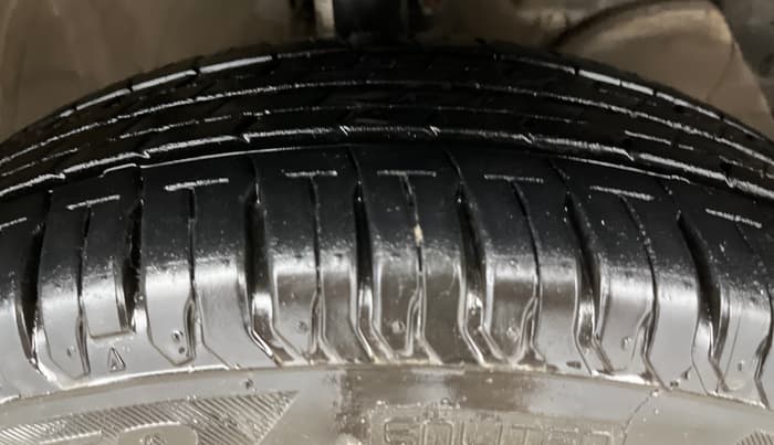 2025 Maruti Swift ZXi AMT, Petrol, Automatic, 11,156 km, Right Front Tyre Tread