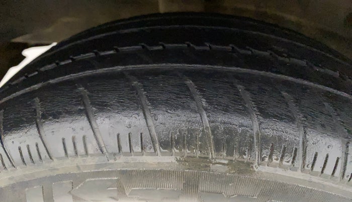 2013 Toyota Etios Liva G, Petrol, Manual, 87,572 km, Right Rear Tyre Tread