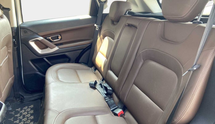 2020 Tata Harrier XZA 2.0L, Diesel, Automatic, 72,315 km, Right Side Rear Door Cabin