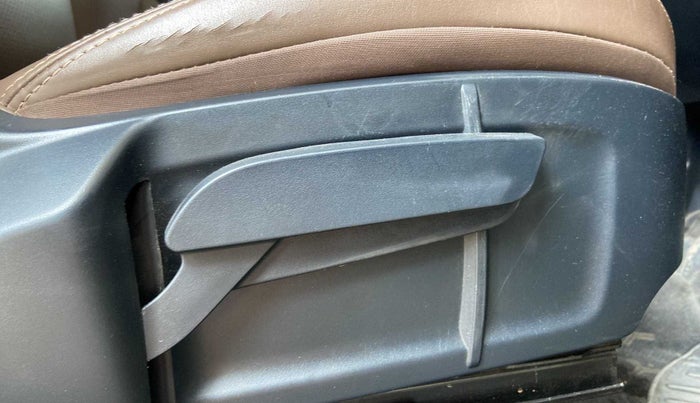 2020 Tata Harrier XZA 2.0L, Diesel, Automatic, 72,315 km, Driver Side Adjustment Panel