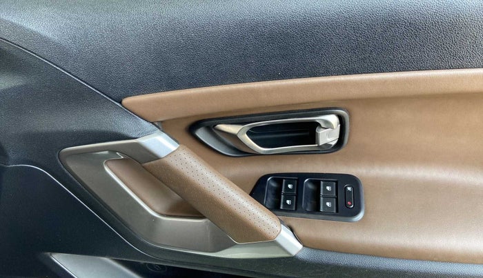2020 Tata Harrier XZA 2.0L, Diesel, Automatic, 72,315 km, Driver Side Door Panels Control