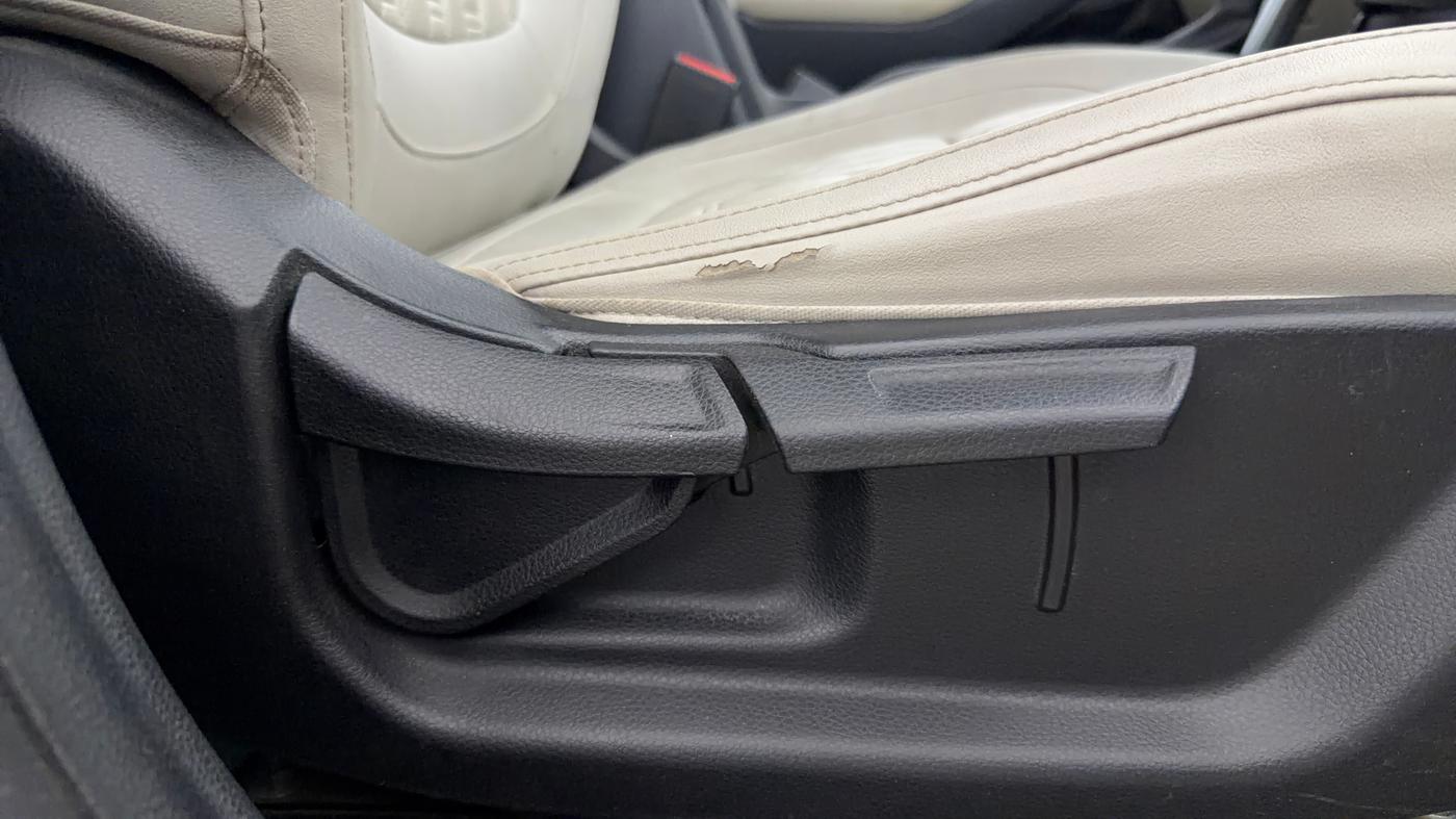 2021 KIA SELTOS HTX IVT 1.5 PETROL, CNG, Automatic, 79,136 km, Driver Side Adjustment Panel