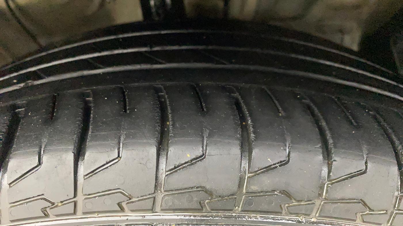 2021 Hyundai ALCAZAR PRESTIGE 2.0 MT 7STR, Petrol, Manual, 29,221 km, Right Front Tyre Tread