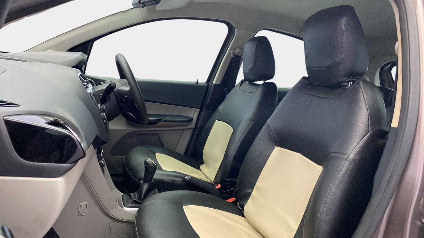 2017 Tata Tiago XZ PETROL, Petrol, Manual, 61,624 km, Right Side Front Door Cabin